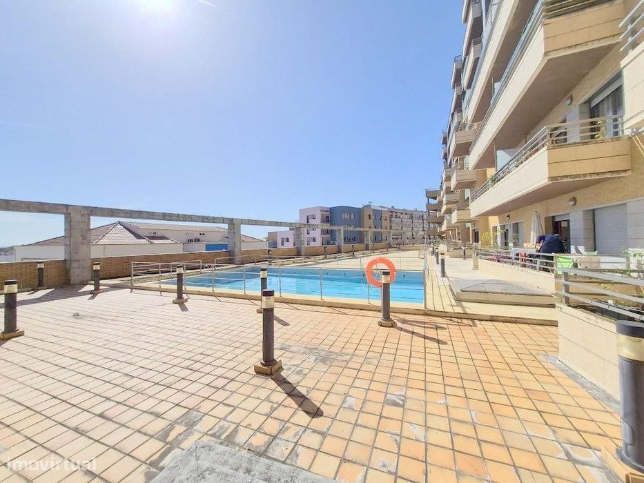 Apartamento T2 Central com Piscina — Vila Franca de Xira, Lisboa