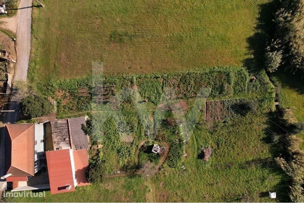 Moradia T2 para recuperar em Santo Ibério, Pombal, Leiria com terreno