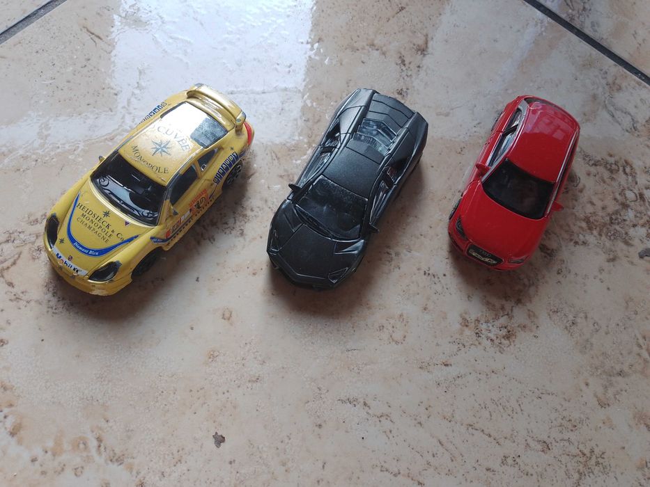 Zestaw 3 samochodzikòw Burago