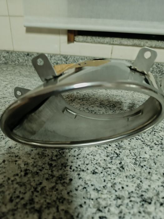 Duas ponteiras para carro
