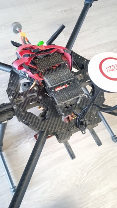 Duży dron typu HEXACOPTER – solidna konstrukcja, gotowy do pracy