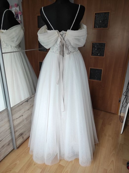 Przepiękna suknia ślubna plus welon