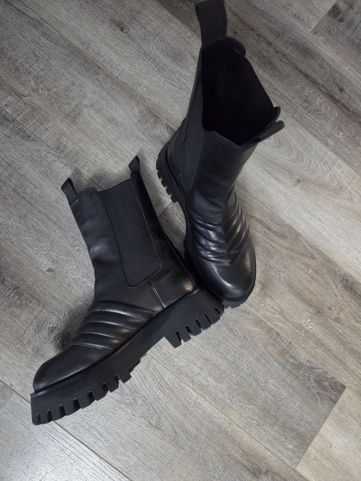 Продам шкіряні черевики Estro