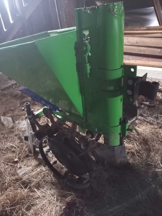 Картоплесажалка до мотоблока