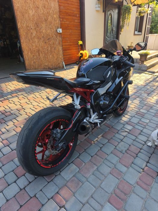 Honda CBR 1000RR (Suzuki gsx r, Yamaha yzf R1)
