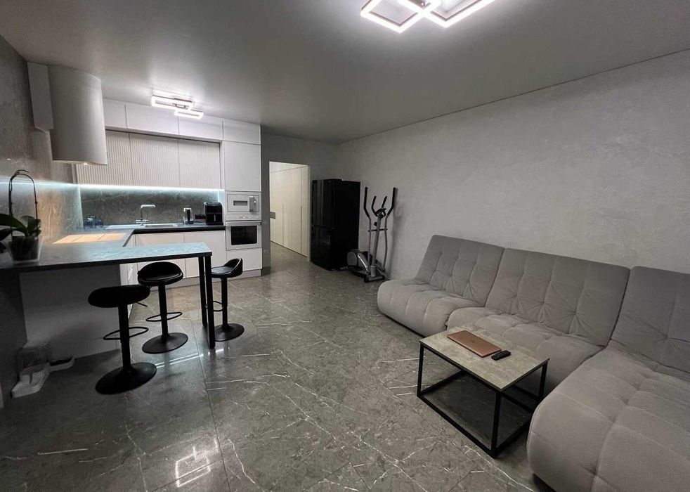 Продаж 2 поверхового таунхауса в Агрономічному