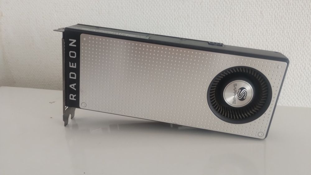 відеокарта Radeon RX 470.