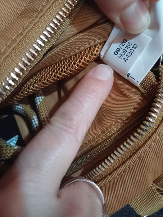 Bolsas/carteira (versátil) Adidas, Colecção: Adidas X Ivy Park, castanha-"mostarda", óptimo estado.  Preço: 25 euros
