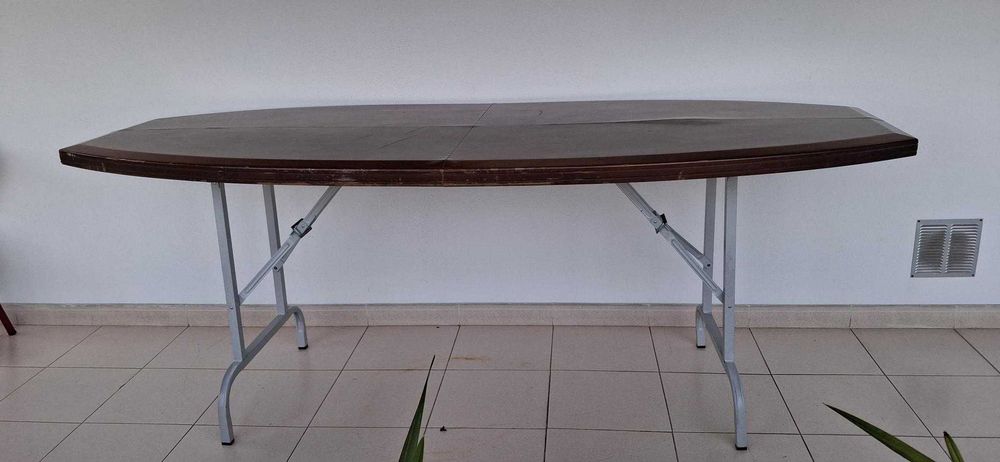 Mesa em madeira maciça