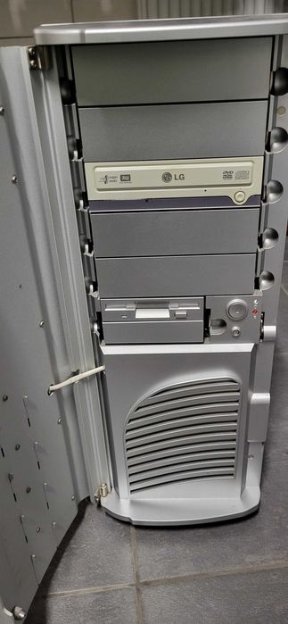 Komputer PC - odjazdowa obudowa alu