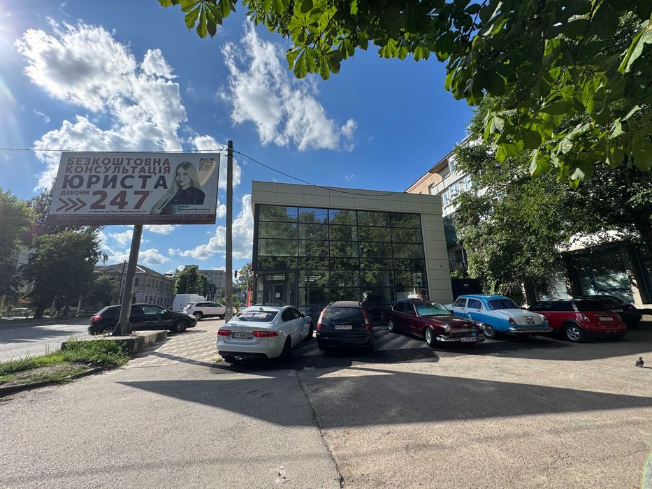 Фасадне приміщення в центрі по вул. Благовісна