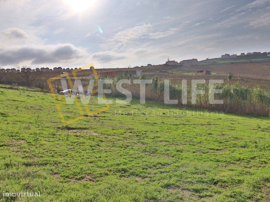 Terreno Urbano com viabilidade de construção - Vista campo - Zona m...