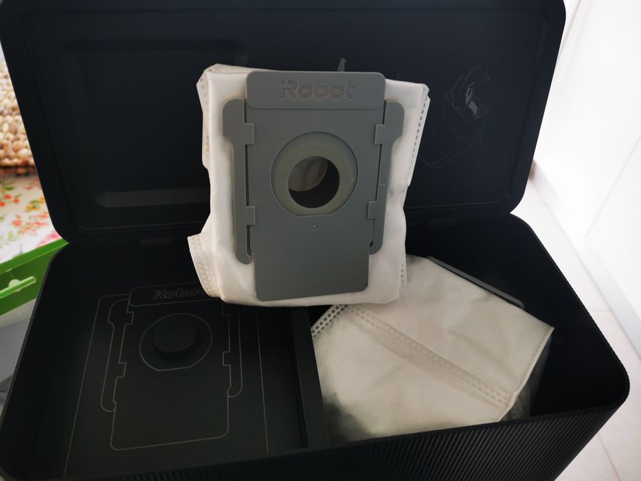 IRobot J7 com dock de carregamento