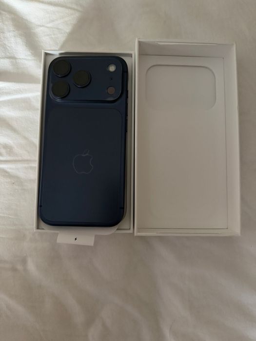 Iphone 17 Pro Blue