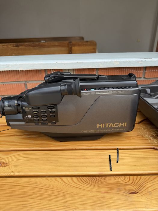Видеокамера Hitachi VM-2580E в пластиковом кейсе