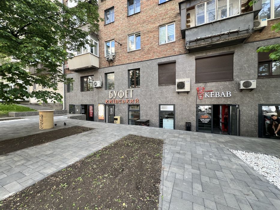 Продаж фасадного приміщення з орендарями, 118м2, вул. Скоропадського