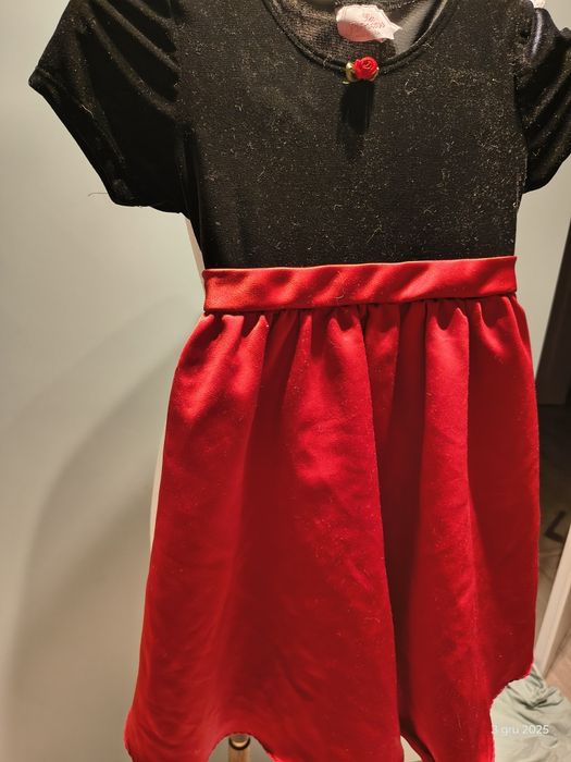 Śliczna elegancka sukienka z bolerkiem