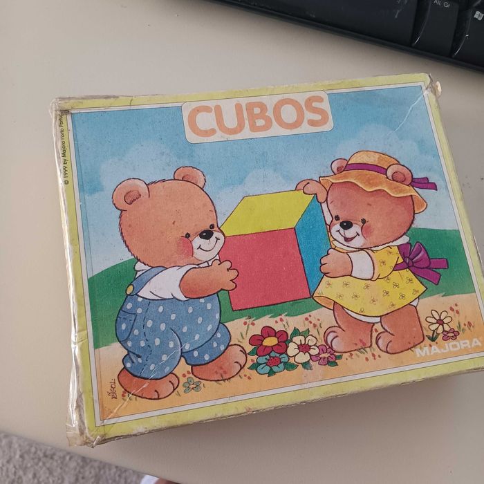Majora cubos em madeira