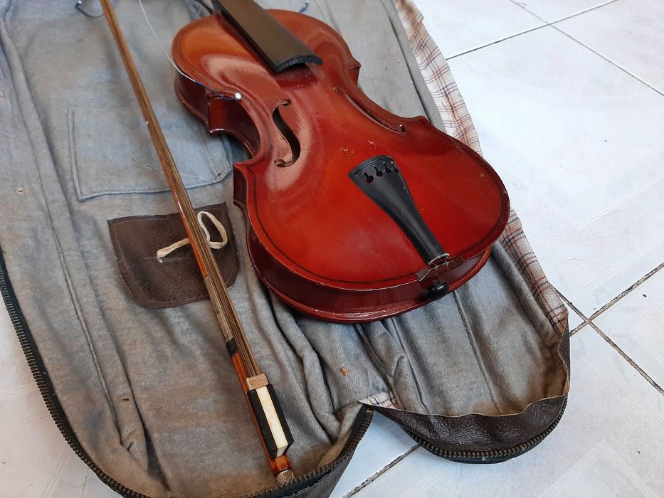 Советская скрипка в футляре