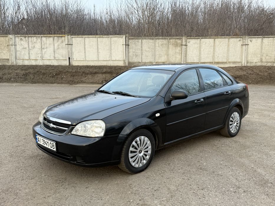 Продам Лачетті в хорошому стані. Двигун працює добре , не димить не троїть . Хожова в доброму стані , кпп також . По електриці все працює . Встановлено дорогу магнітолу з камерою заднього виду . Двигун обслужений . Салон в чудовому стані , чистий та охайний . Скло по колу все рідне . Резина хороша зимова Нокіан . Новий акамулятор . Газова установка 4 покоління . По кузову варити та красити нічого не потрібно . Днище ціле , пороги цілі , гнилі та дирок немає . Арки та низа дверей цілі . В ходу добре авто . ПереоформленнЯ, з документами все ок . Можливий обмін на Ваше авто