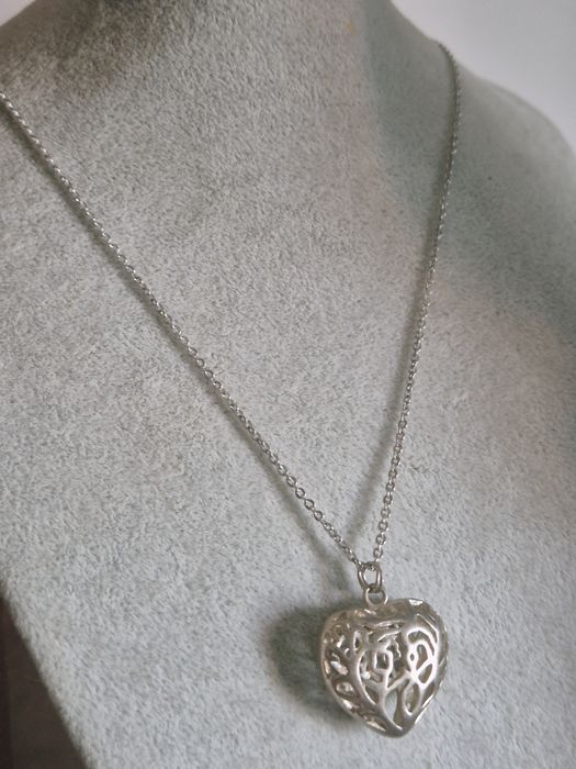 Fio de prata com coração de prata