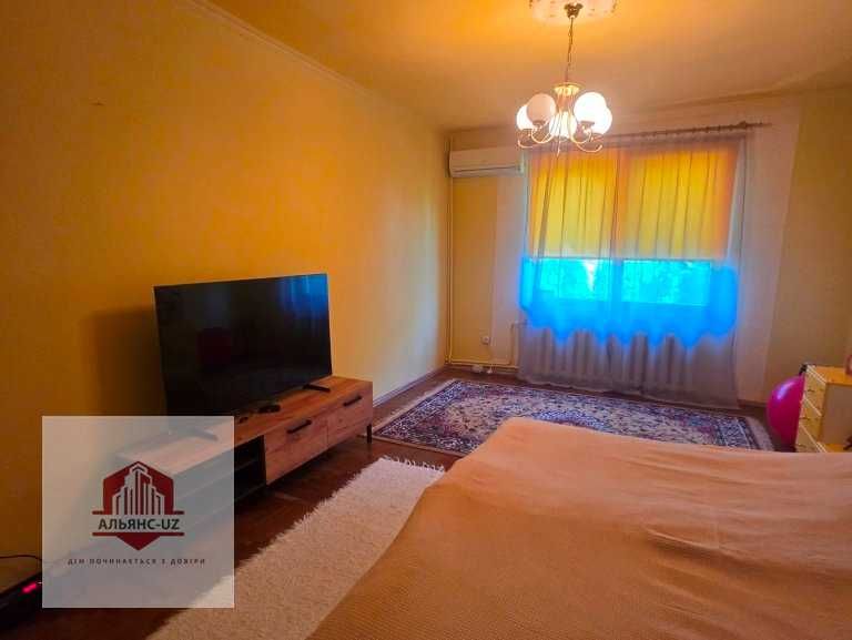 Гарний будинок з гаражем на 2 авто в р-ні ТЦ Білочка