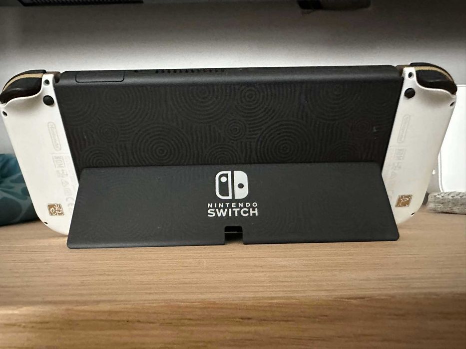 Switch Konsola, 64GB OLED Legend of Zelda + Etui + Folia + Karta 128GB