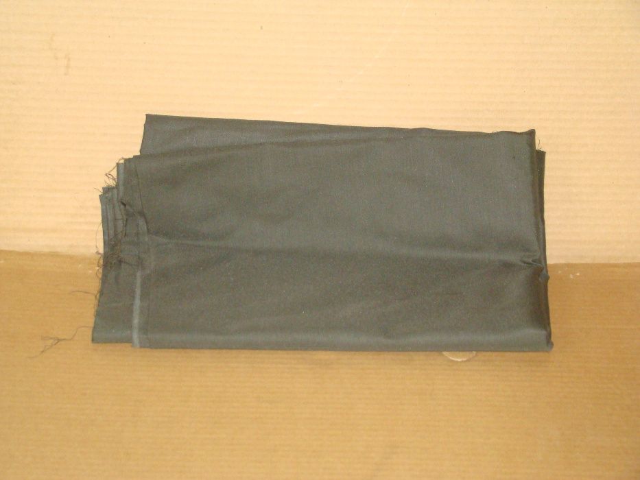 продам офисную  ткань костюмная-брючная-юбочная ИТАЛИЯ 1980год 103см х