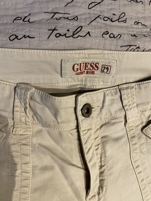 Spodenki Guess. S.