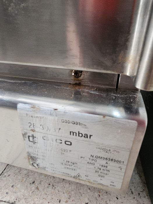 Fogão com forno industrial