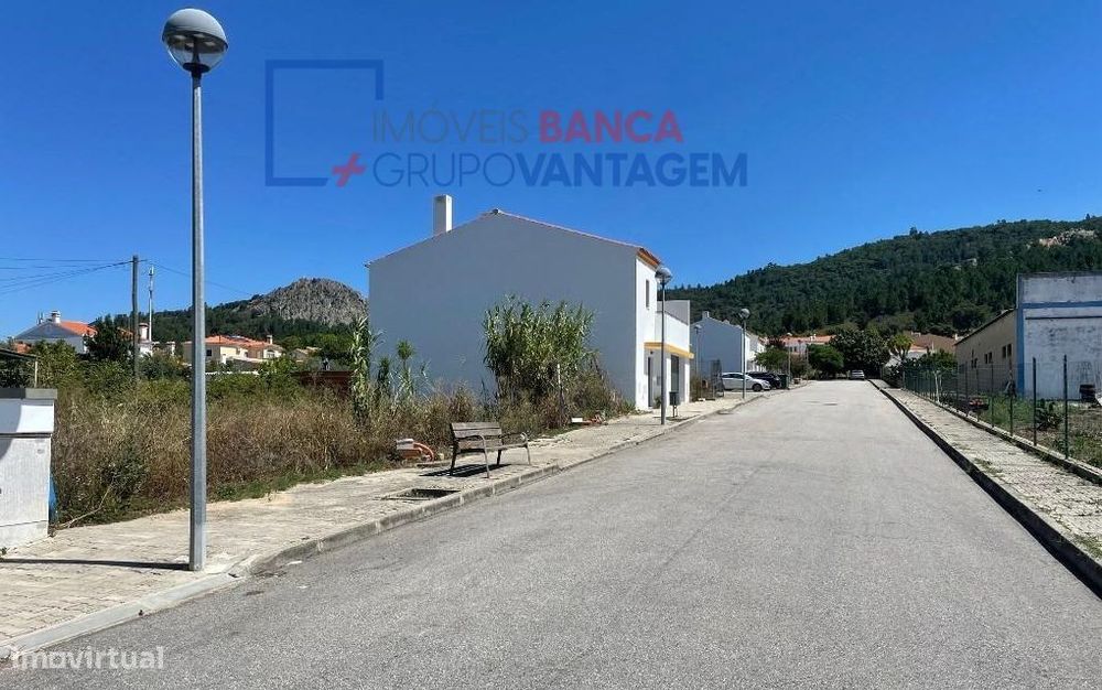 Lote de terreno urbano em Fortios, com 180,34m², destinado à constr...