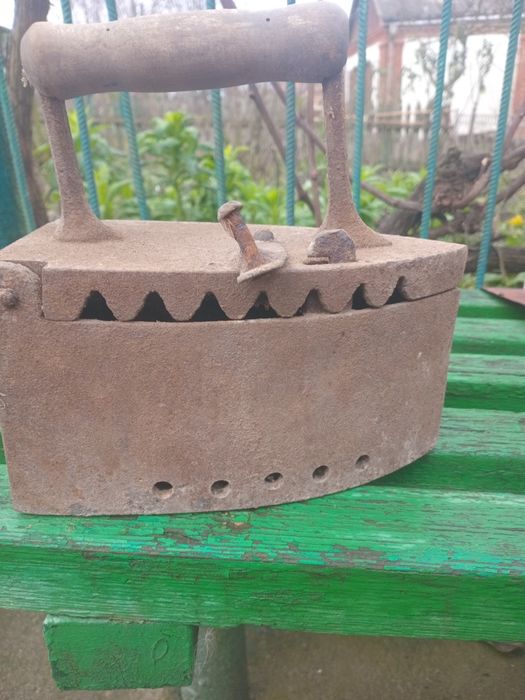 Утюг бу. Старих часів.