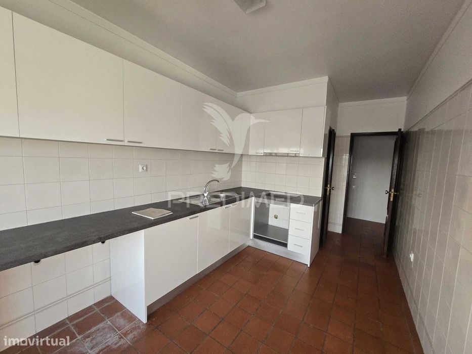 Excelente Apartamento T3 com Varanda e Marquises em Torres Novas