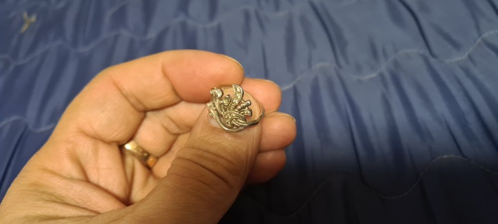 Серебрянная кольцо с белыми камнями 925 пробы, размер 18,5- 19.