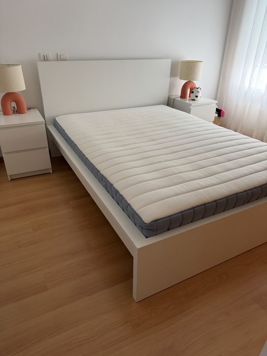 Cama + colchão + 2 mesas de cabeceira NOVAS