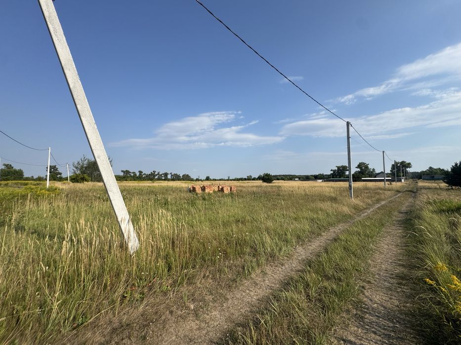 Продам ділянку під житлову забудову  5 соток, с. Рожівка, світло підключено 15 кВт та інтернет,7000$,власник!