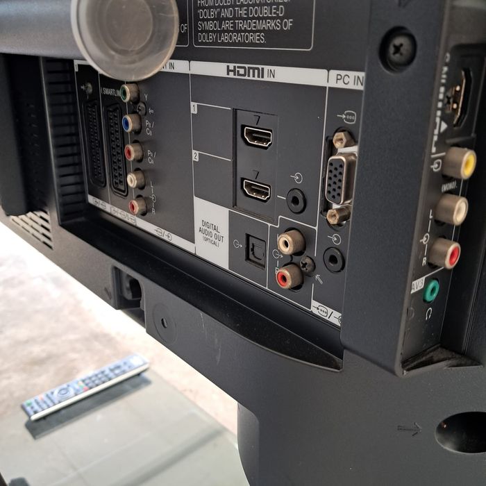 Tv ze stolikiem sony