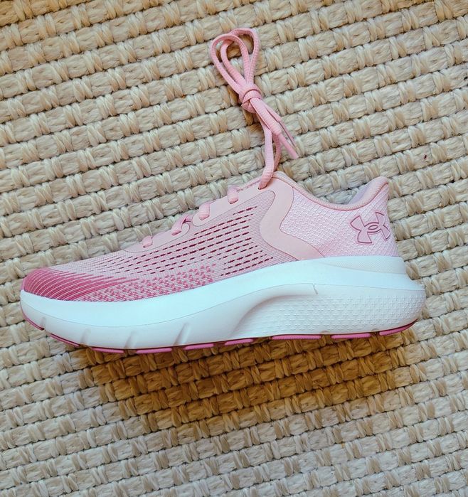 Жіночі кросівки Under Armour Charged Rogue