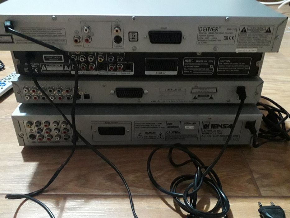 Para venda 4 leitores DVDs- CDs- MP3