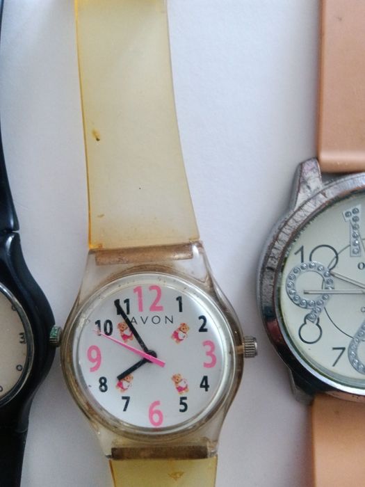 4 relógios 10€ só por pilhas estão todos a funcionar na perfeição