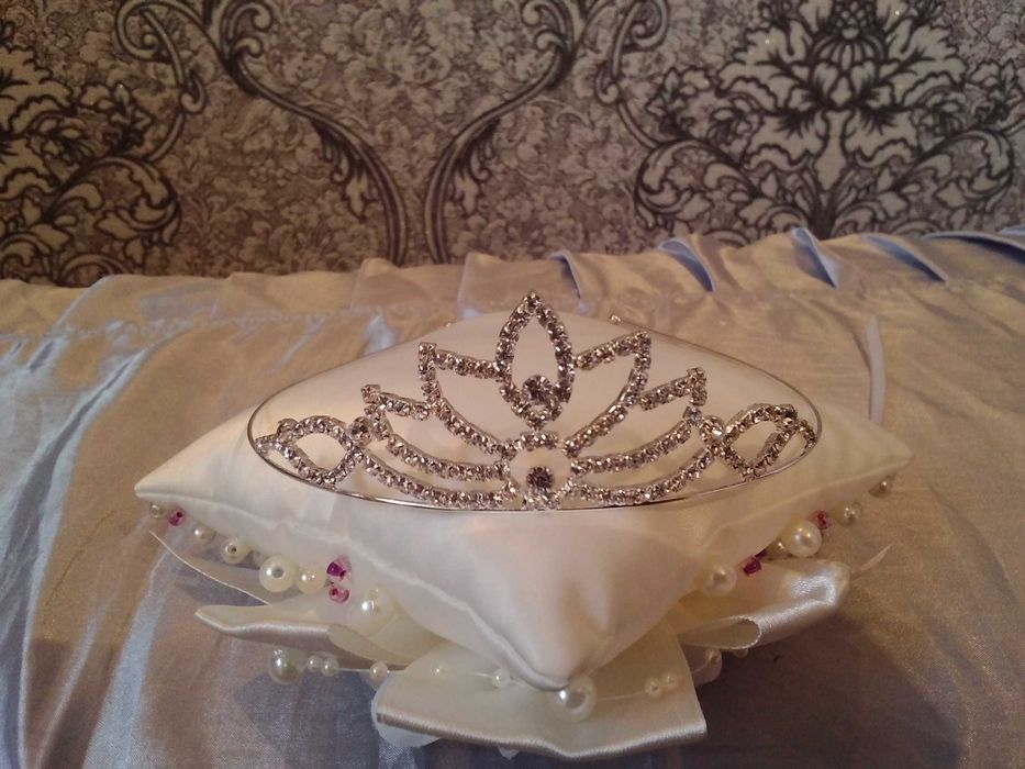 Чудесный подарок Новая Красивейшая Диадема Чудовий подарунок Діадема