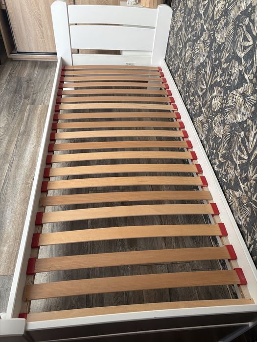 Ліжко біле деревʼяне 80х190 з матрацом