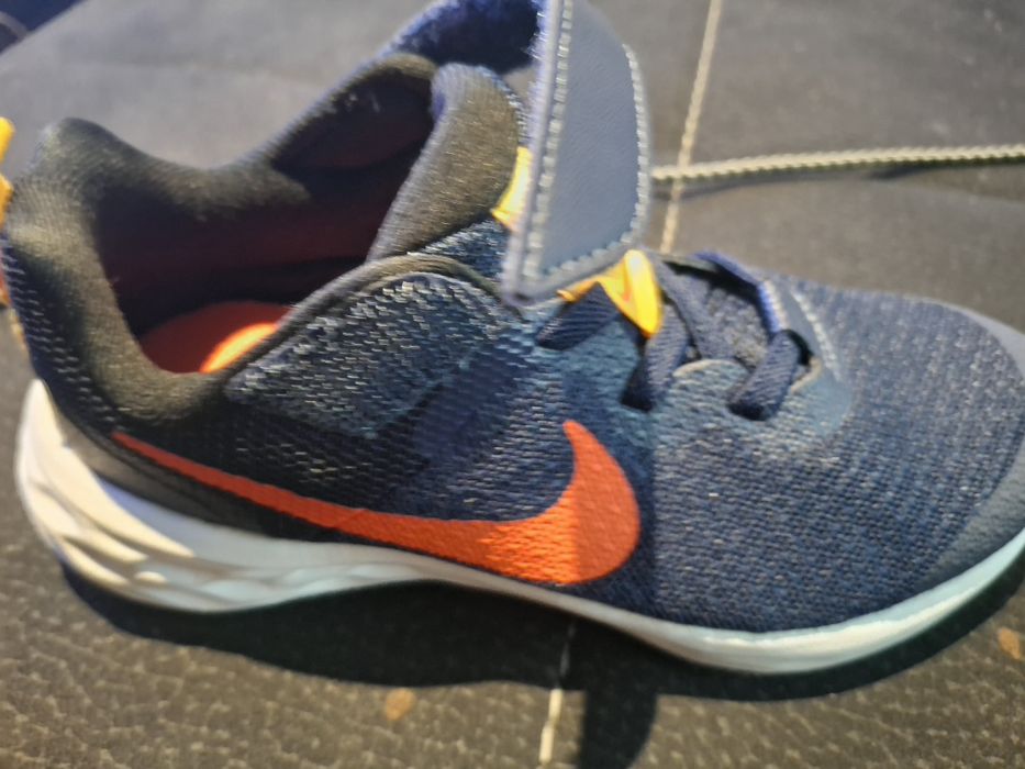 Sapatilhas novas nike numero  28.5 rapaz