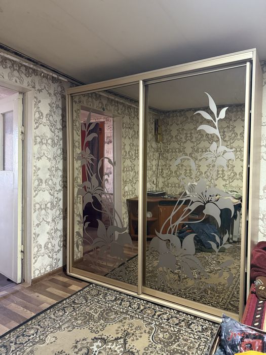 Продается шкаф купе в отличном состоянии срочно,