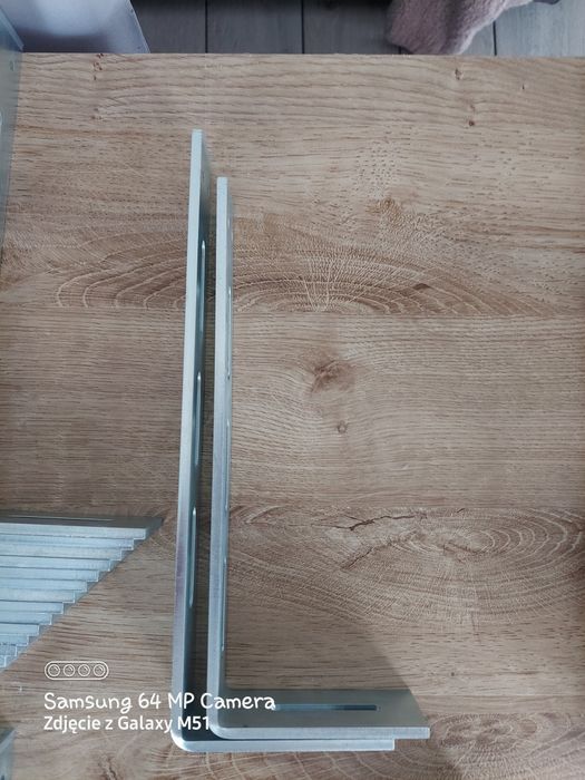 Sprzedam kątowniki 160 sztuk cena podana za sztukę