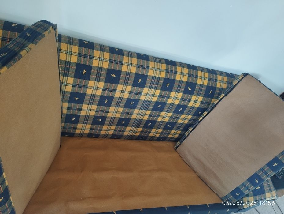 Sofá três lugares
