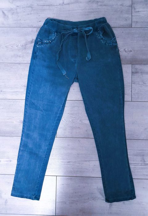 Niebieskie spodnie jeans plus dres cekiny