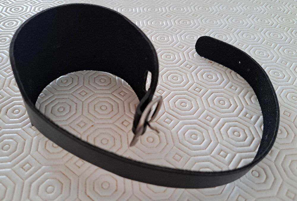 Vendo pulseira preta