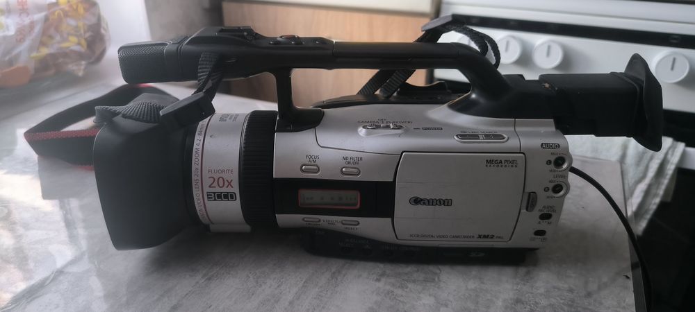 Видеокамера Canon XM2