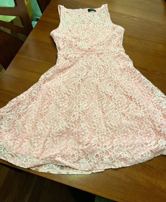Piękna sukienka koronkowa 152 dziewczęca delikatna